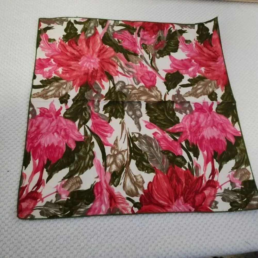Napkins Set of 4 100% Cotton Mde in USA Red Pink Green Cream 16 x‎ 16 Beautiful